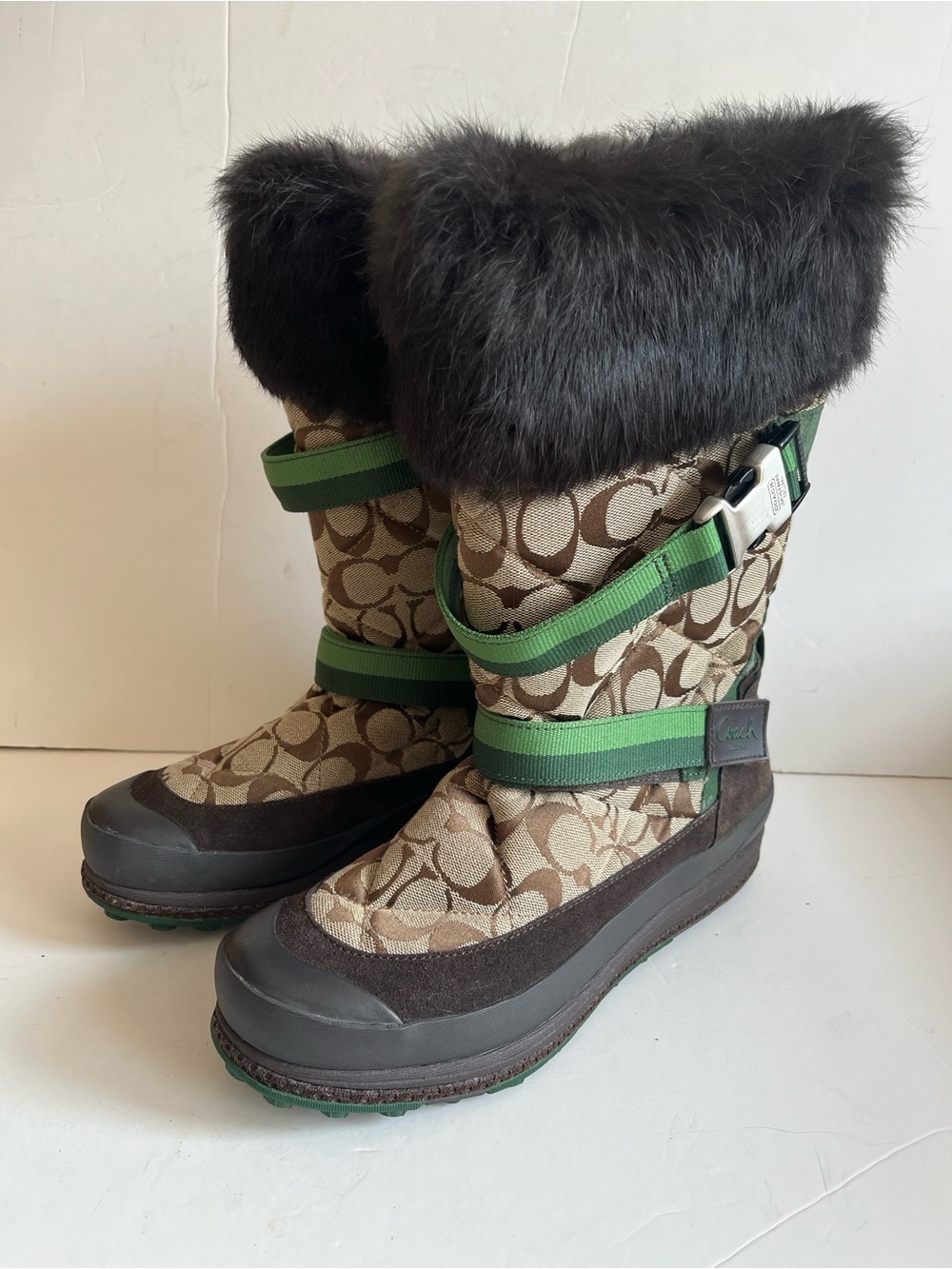 Coach Brown Signature Monogram green buckle trim fur winter Boots size 9.5M
